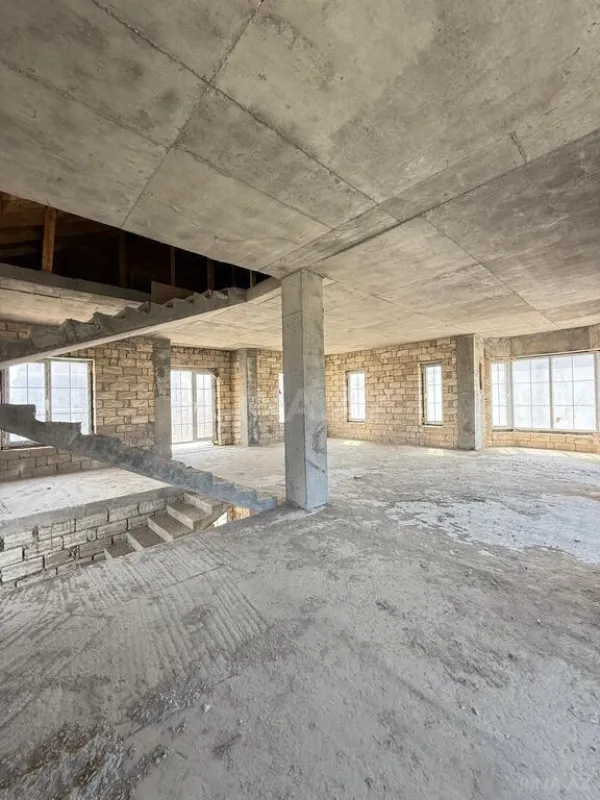 Satılır 8 otaqlı həyət evi 430 m²