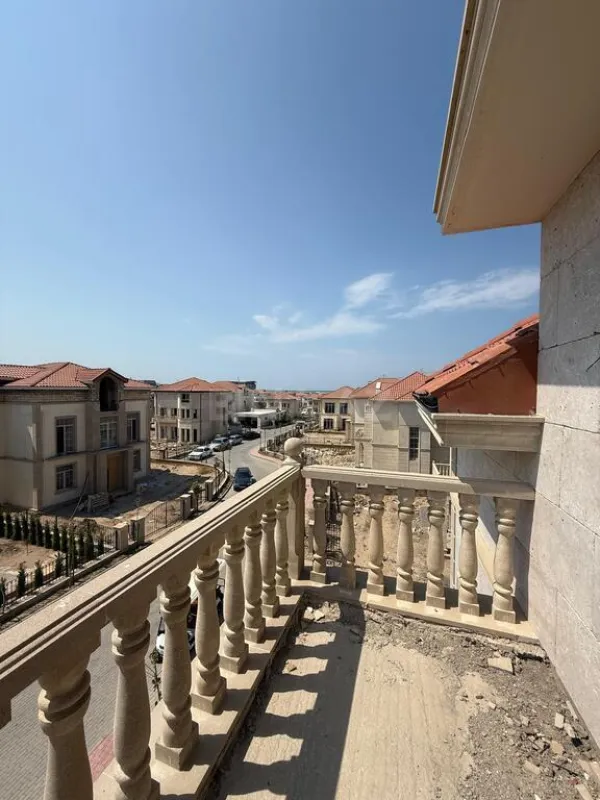 Satılır 8 otaqlı həyət evi 430 m²