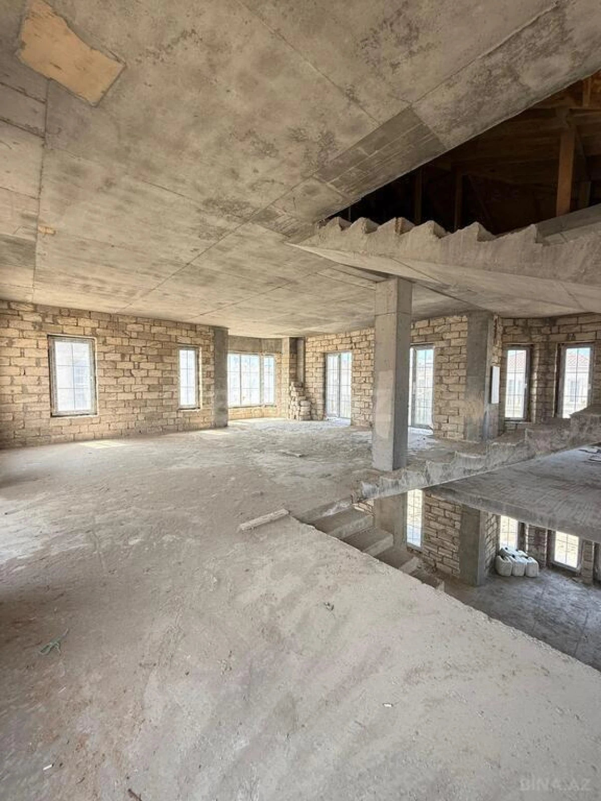 Satılır 8 otaqlı həyət evi 430 m²