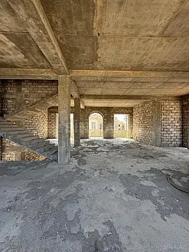 Satılır 8 otaqlı həyət evi 430 m²