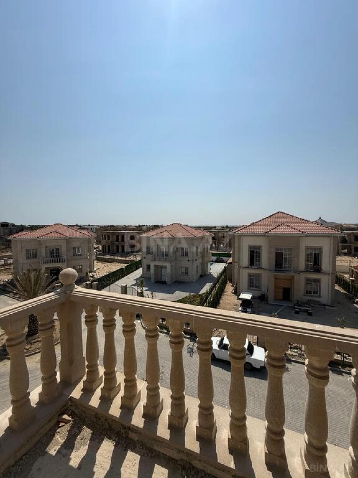 Satılır 8 otaqlı həyət evi 430 m²