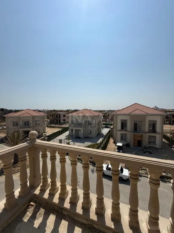 Satılır 8 otaqlı həyət evi 430 m²