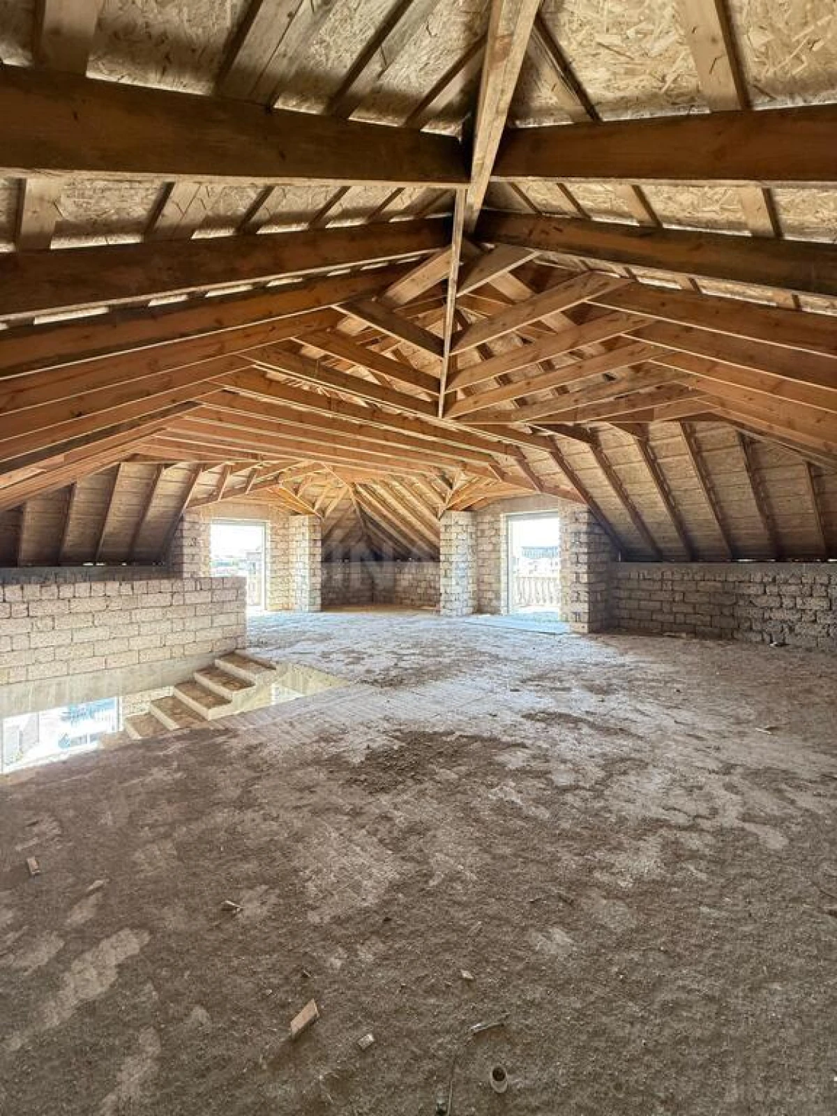 Satılır 8 otaqlı həyət evi 430 m²