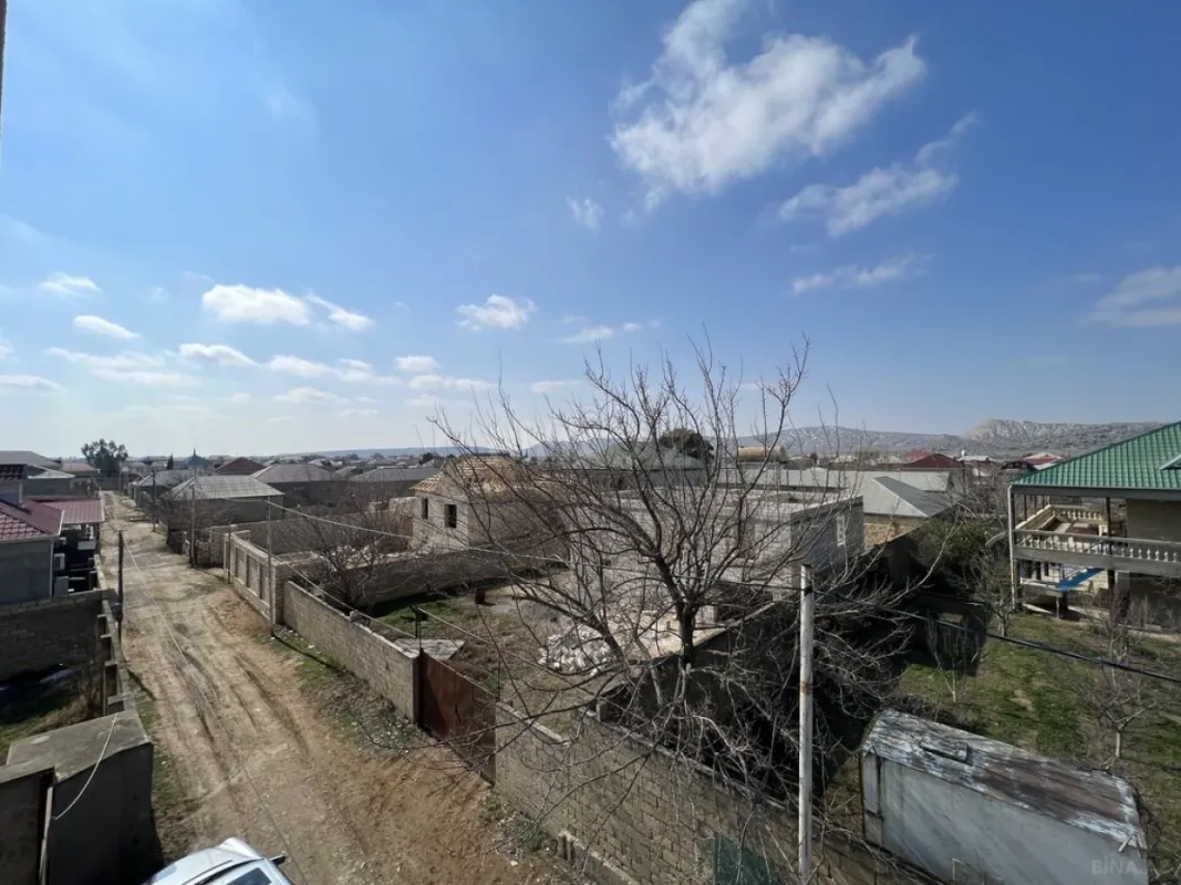 Satılır 10 otaqlı həyət evi 850 m²