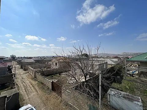 Satılır 10 otaqlı həyət evi 850 m²