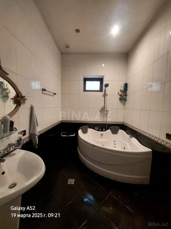 Satılır 5 otaqlı həyət evi 252 m²