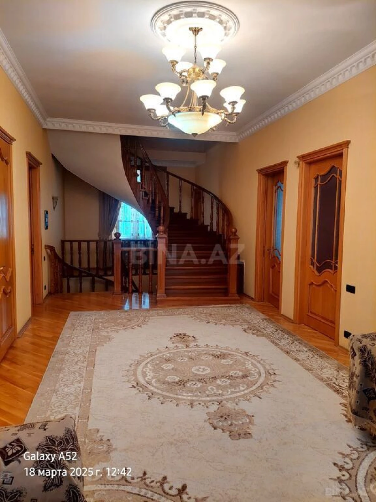 Satılır 5 otaqlı həyət evi 252 m²