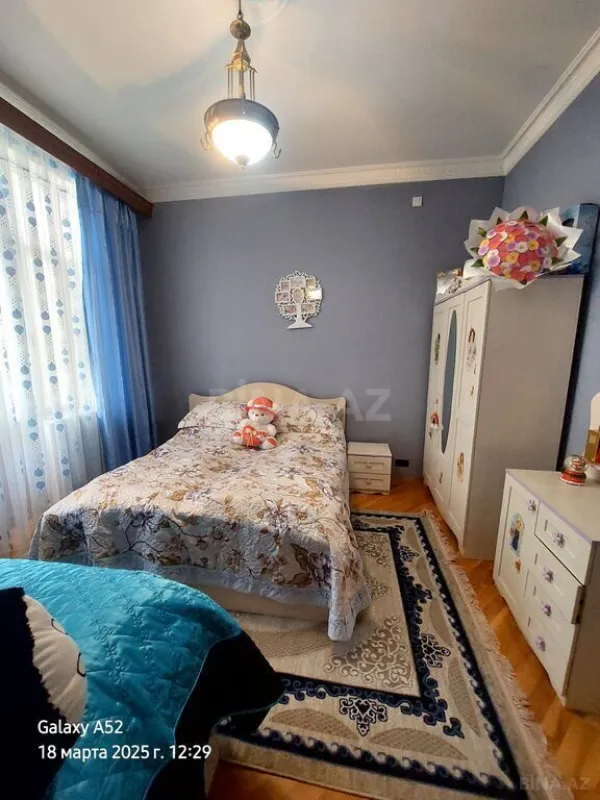 Satılır 5 otaqlı həyət evi 252 m²