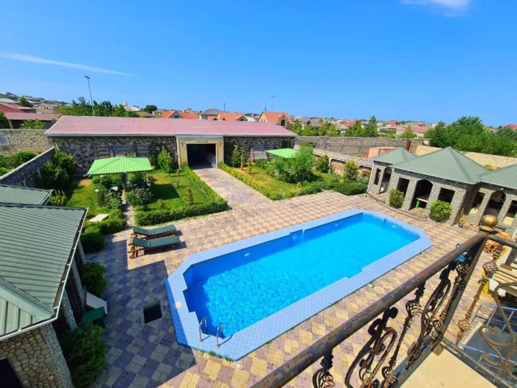 Kirayə verilir 5 otaqlı həyət evi 400 m²