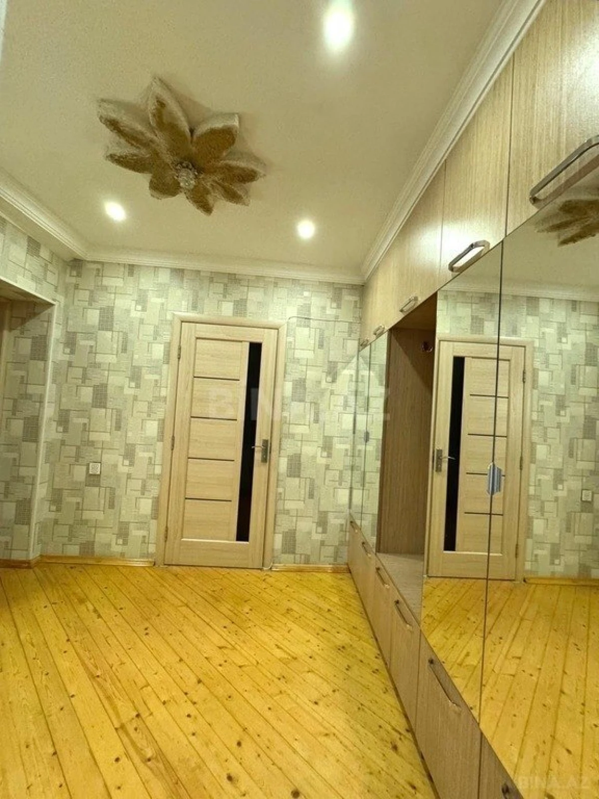 Kirayə verilir 2 otaqlı mənzil 65 m²