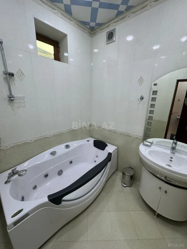Satılır 5 otaqlı həyət evi 300 m²