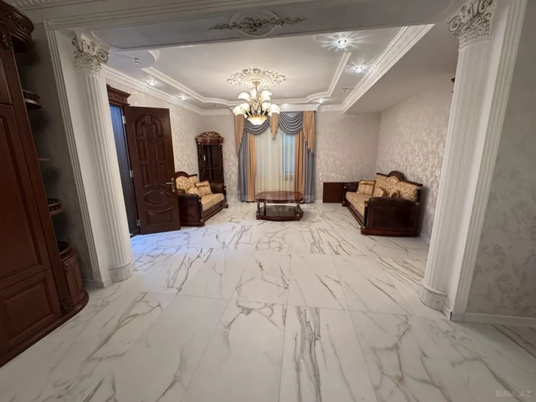 Satılır 5 otaqlı həyət evi 300 m²