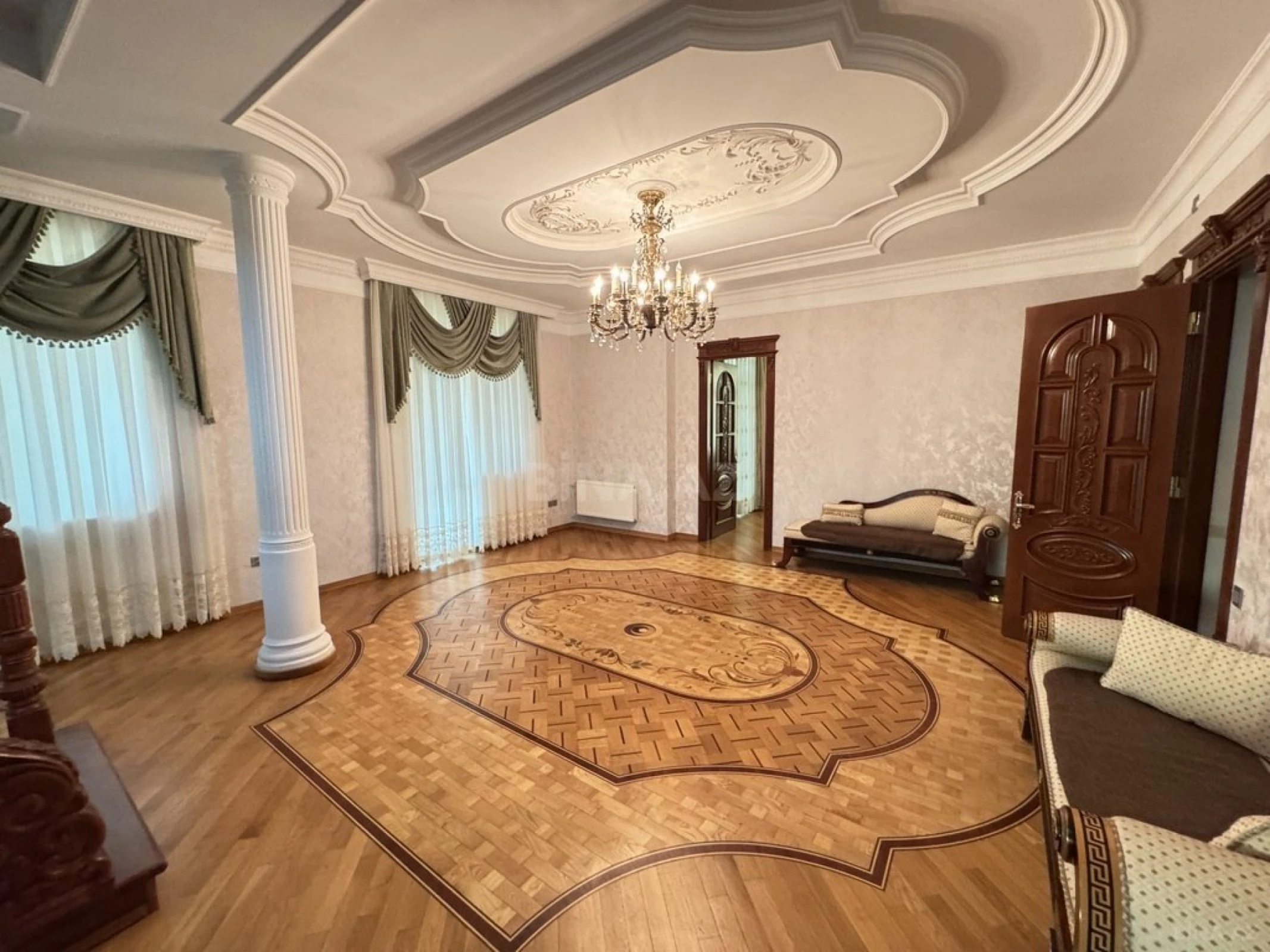 Satılır 5 otaqlı həyət evi 300 m²