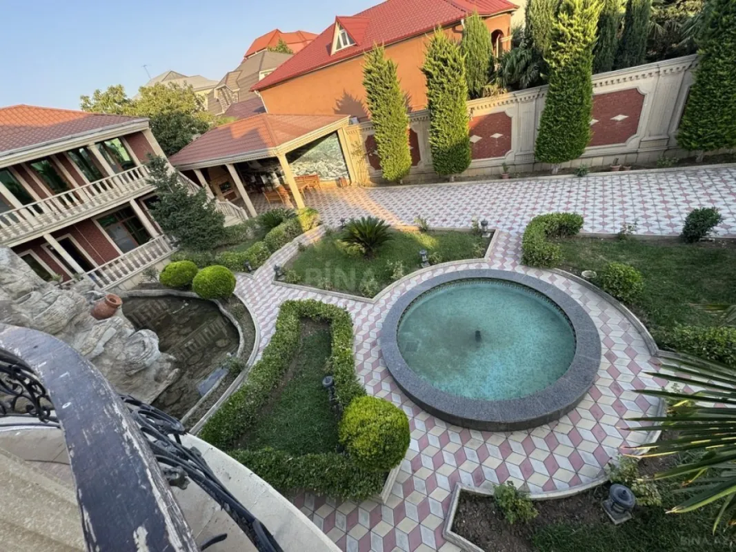 Satılır 5 otaqlı həyət evi 300 m²