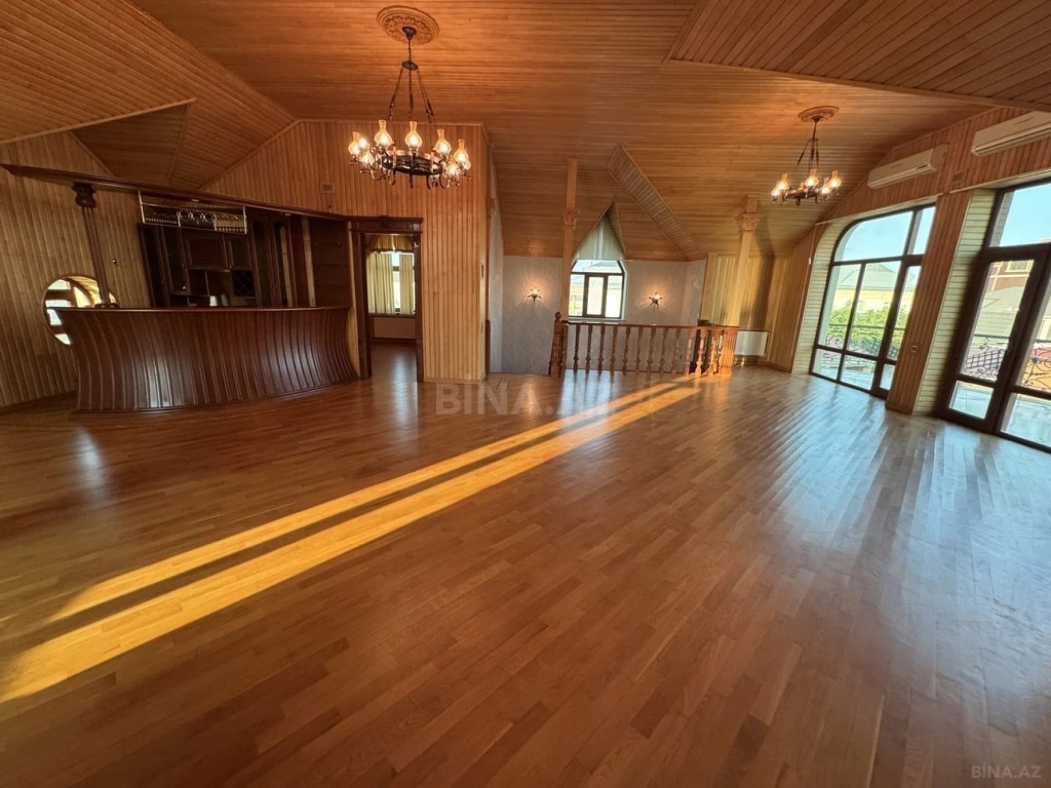 Satılır 5 otaqlı həyət evi 300 m²