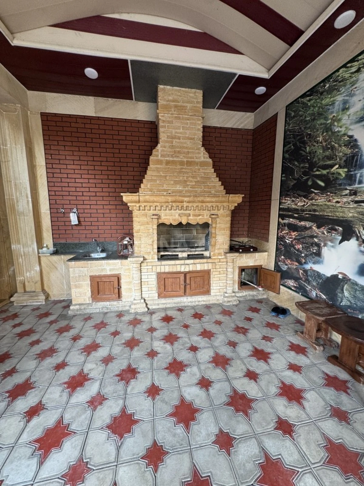 Satılır 5 otaqlı həyət evi 300 m²
