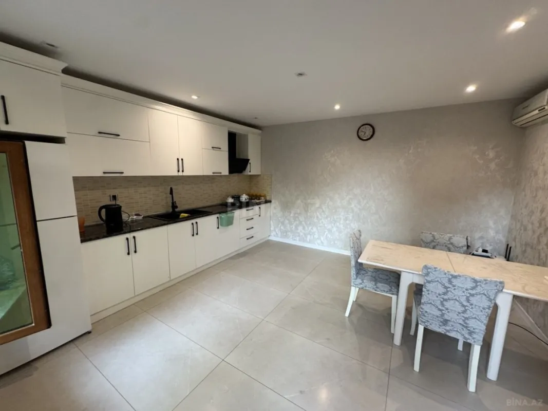 Satılır 5 otaqlı həyət evi 300 m²