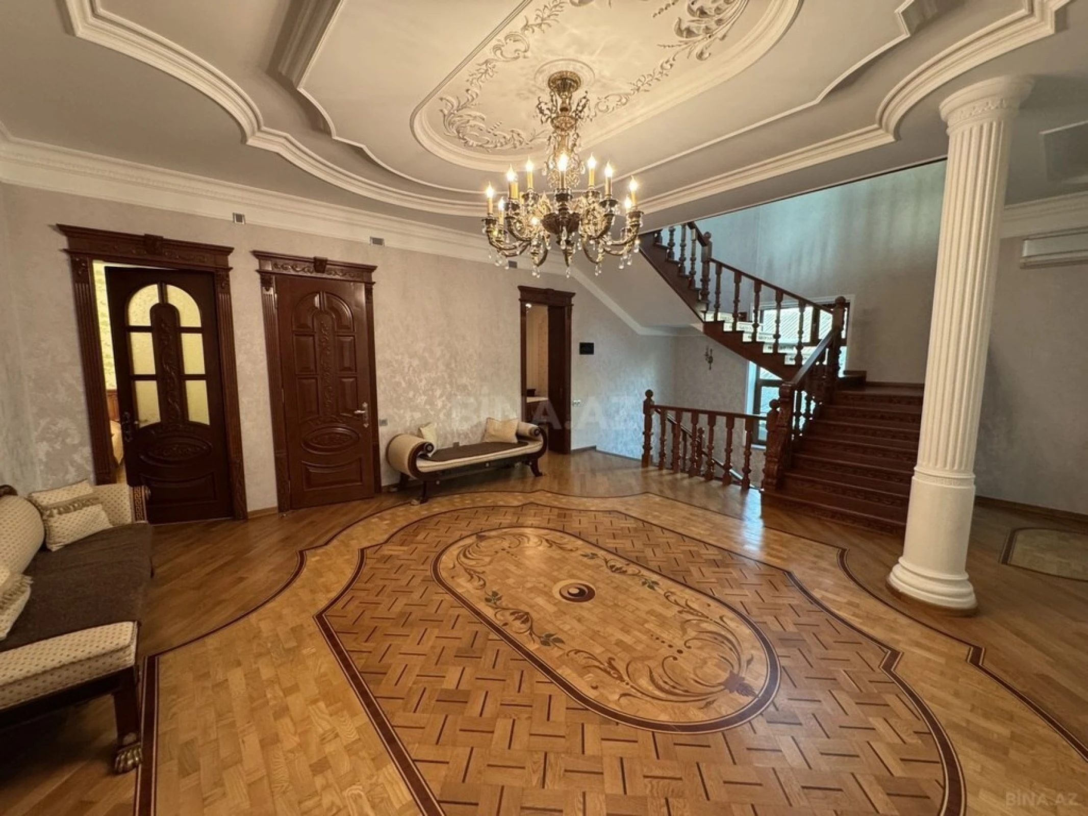 Satılır 5 otaqlı həyət evi 300 m²