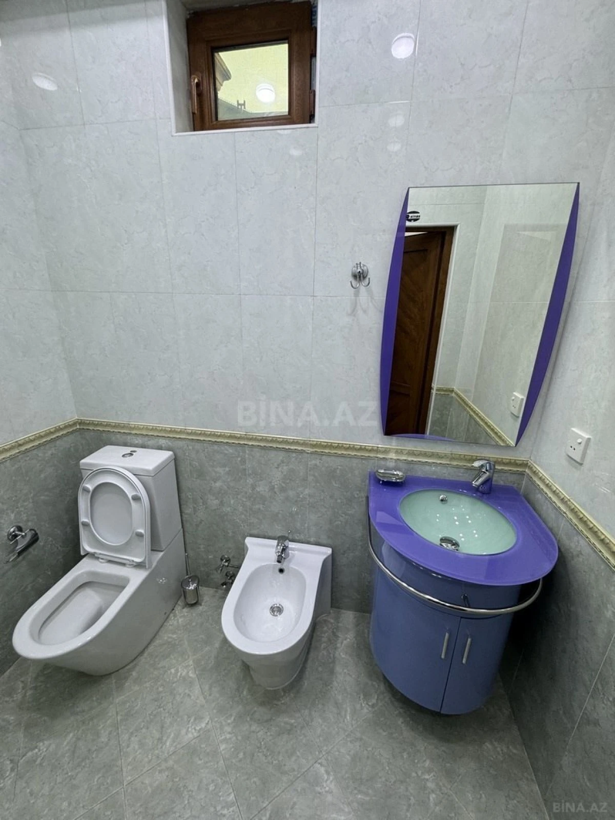 Satılır 5 otaqlı həyət evi 300 m²