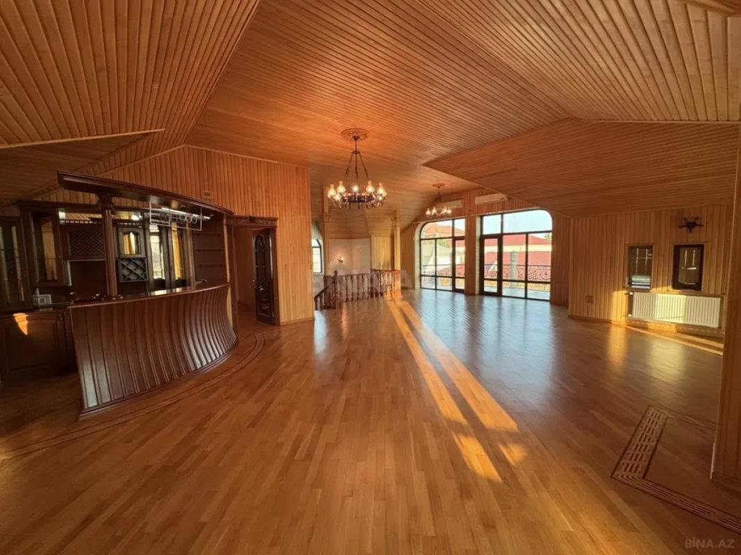 Satılır 5 otaqlı həyət evi 300 m²