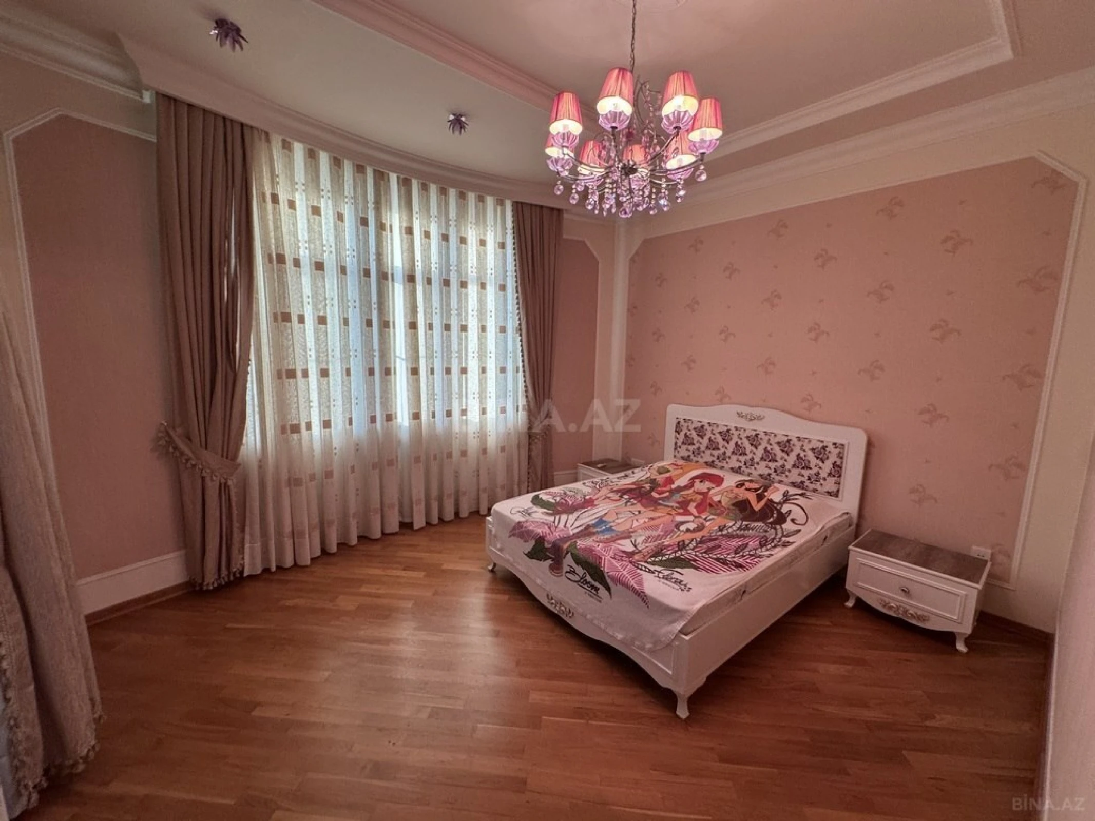 Satılır 5 otaqlı həyət evi 300 m²