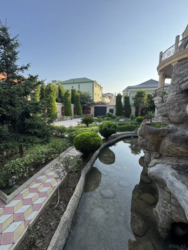 Satılır 5 otaqlı həyət evi 300 m²