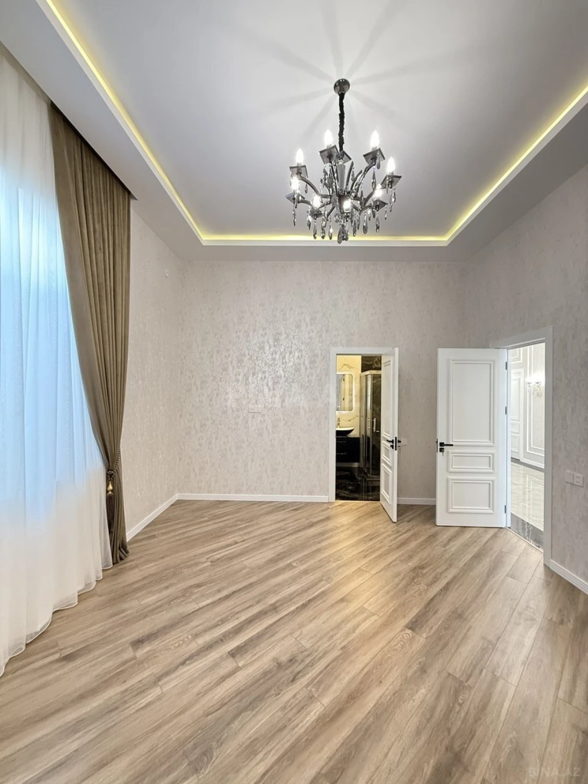 Satılır 5 otaqlı həyət evi 225 m²