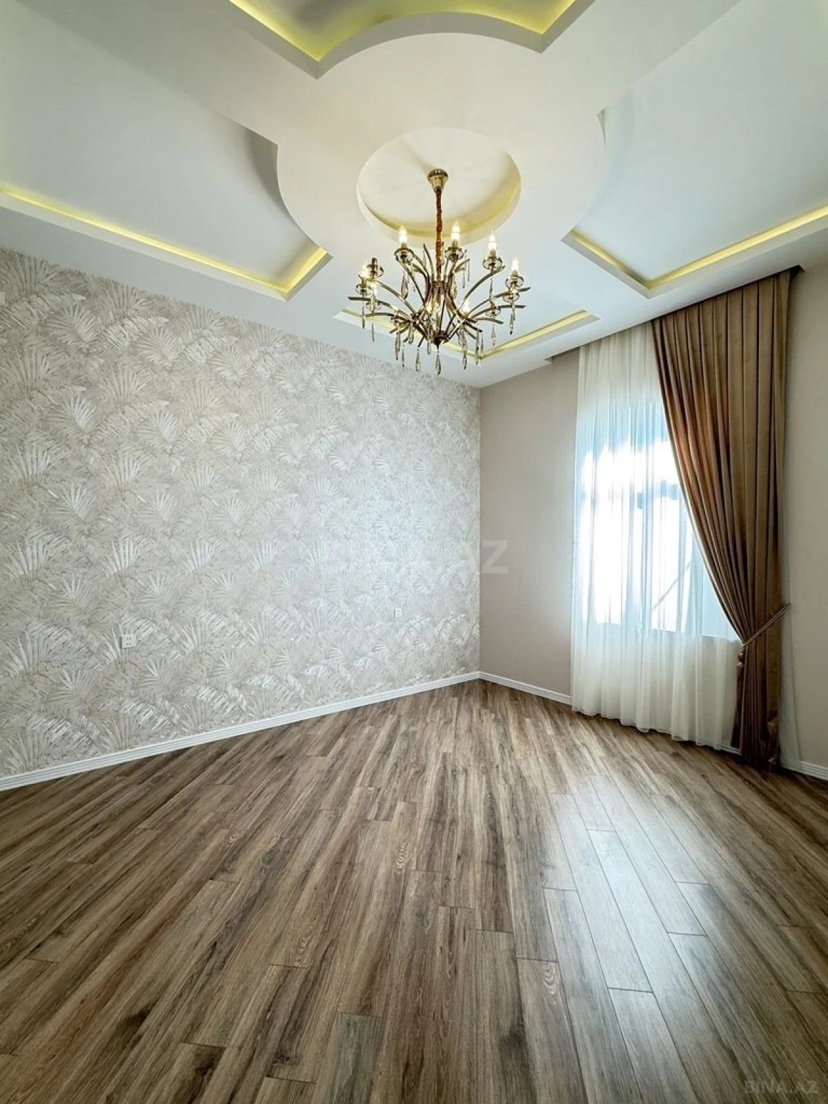 Satılır 5 otaqlı həyət evi 225 m²