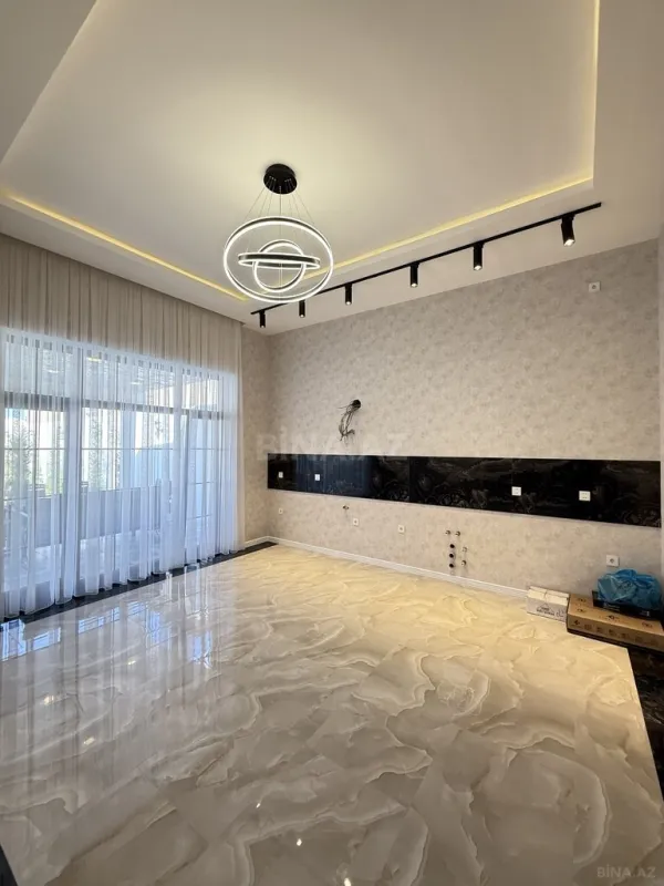 Satılır 5 otaqlı həyət evi 225 m²