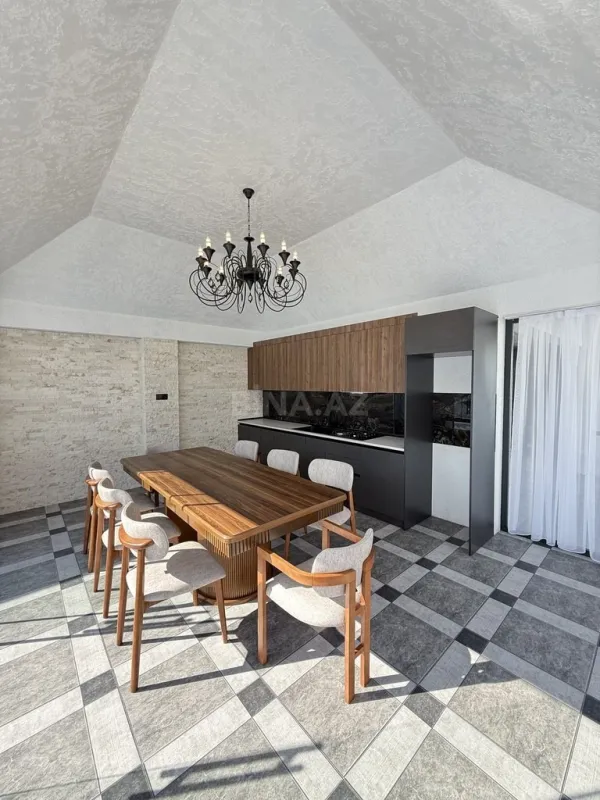 Satılır 5 otaqlı həyət evi 225 m²