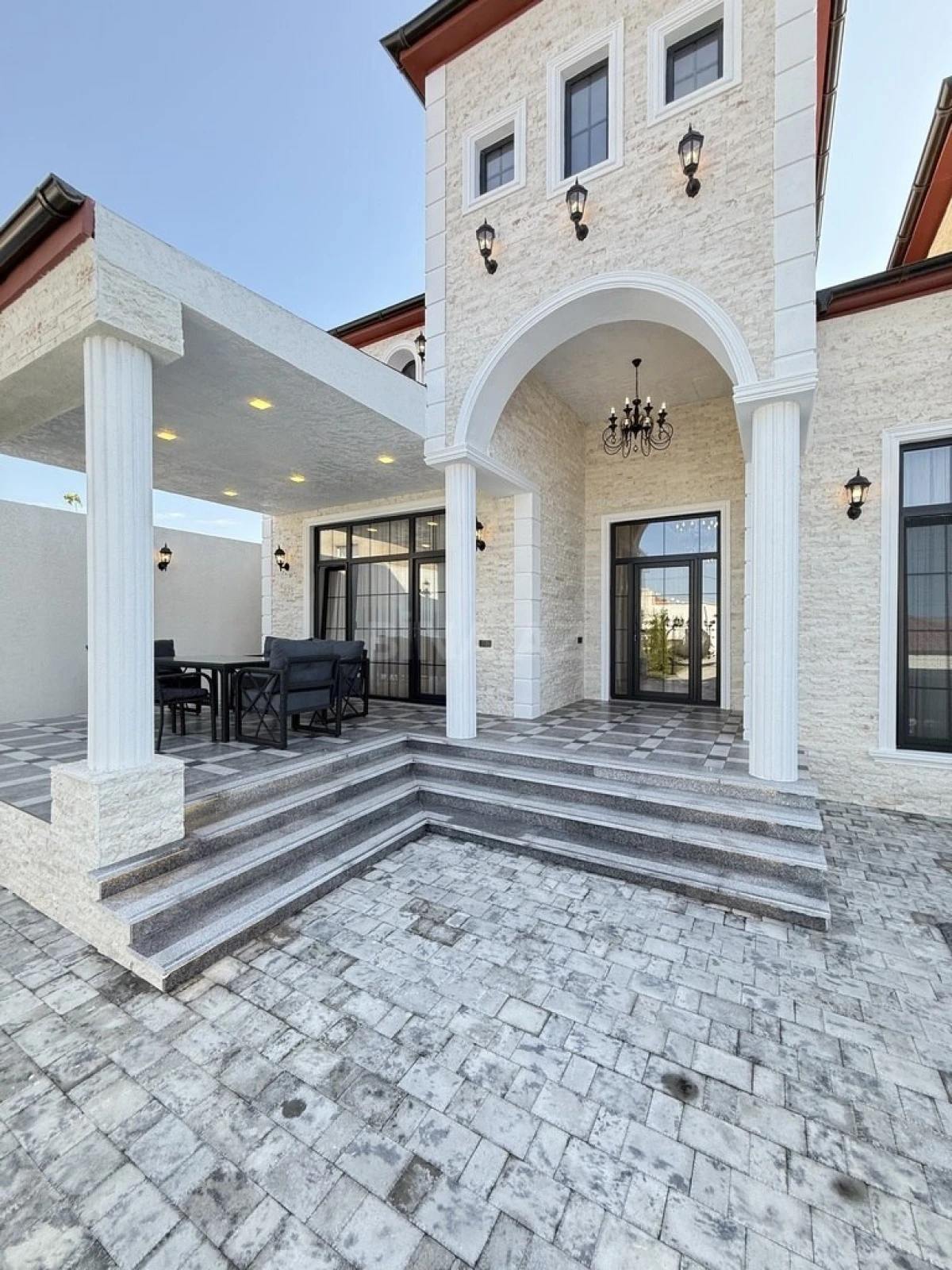 Satılır 5 otaqlı həyət evi 225 m²