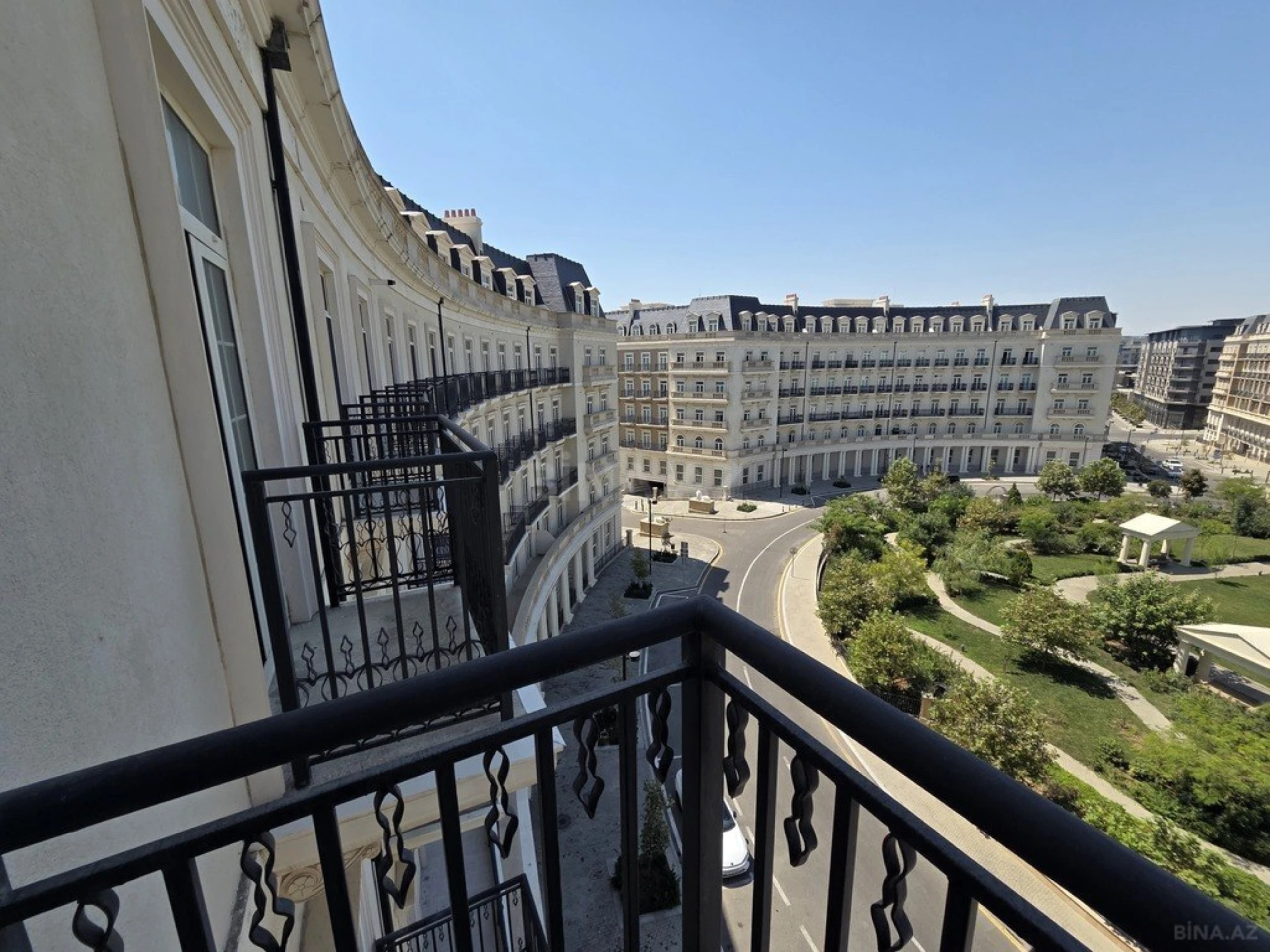 Satılır 7 otaqlı mənzil 231 m²