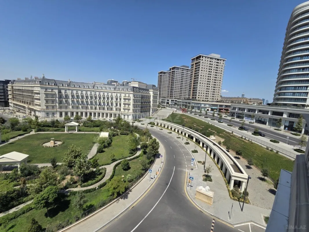 Satılır 7 otaqlı mənzil 231 m²