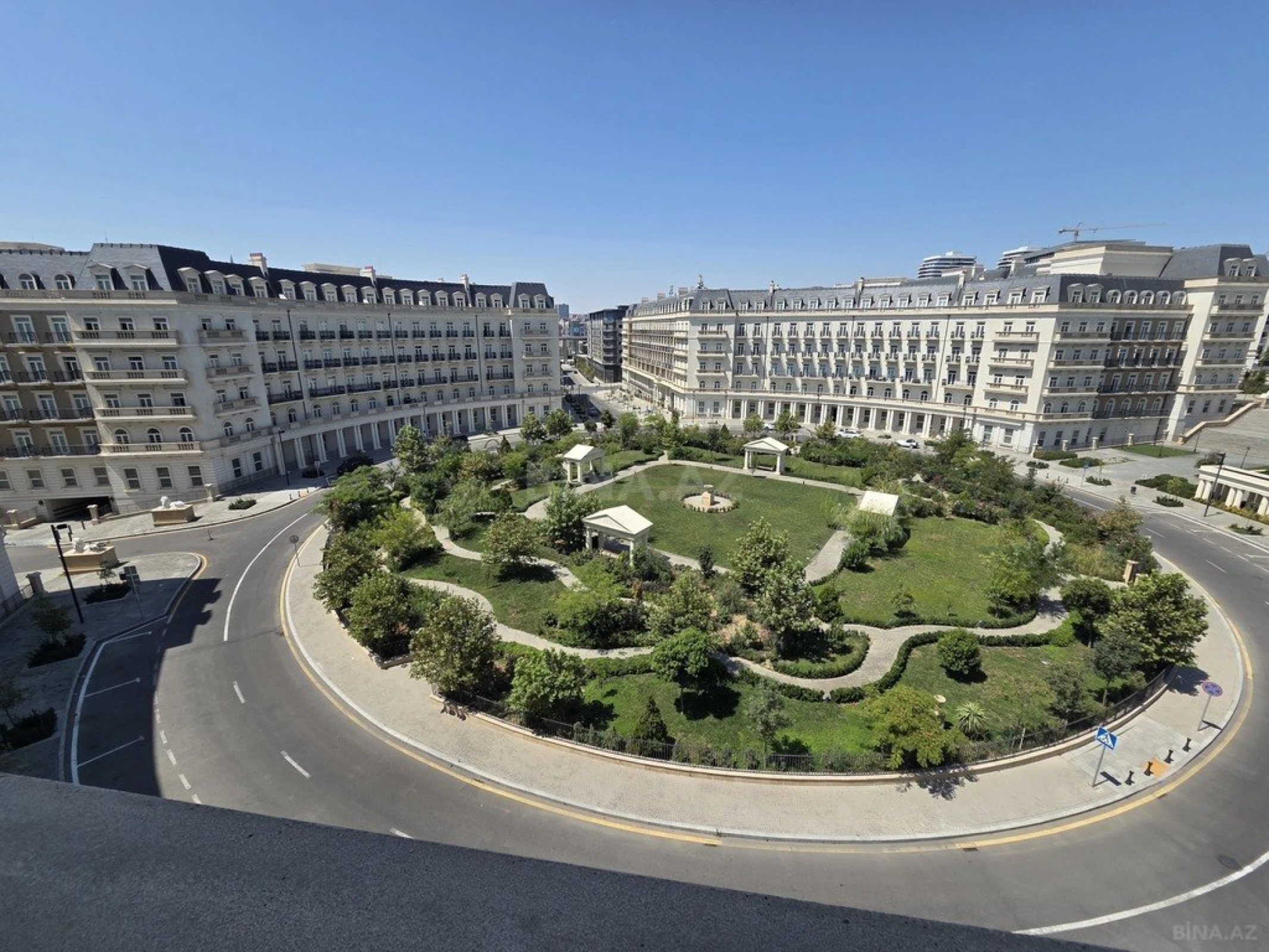 Satılır 7 otaqlı mənzil 231 m²