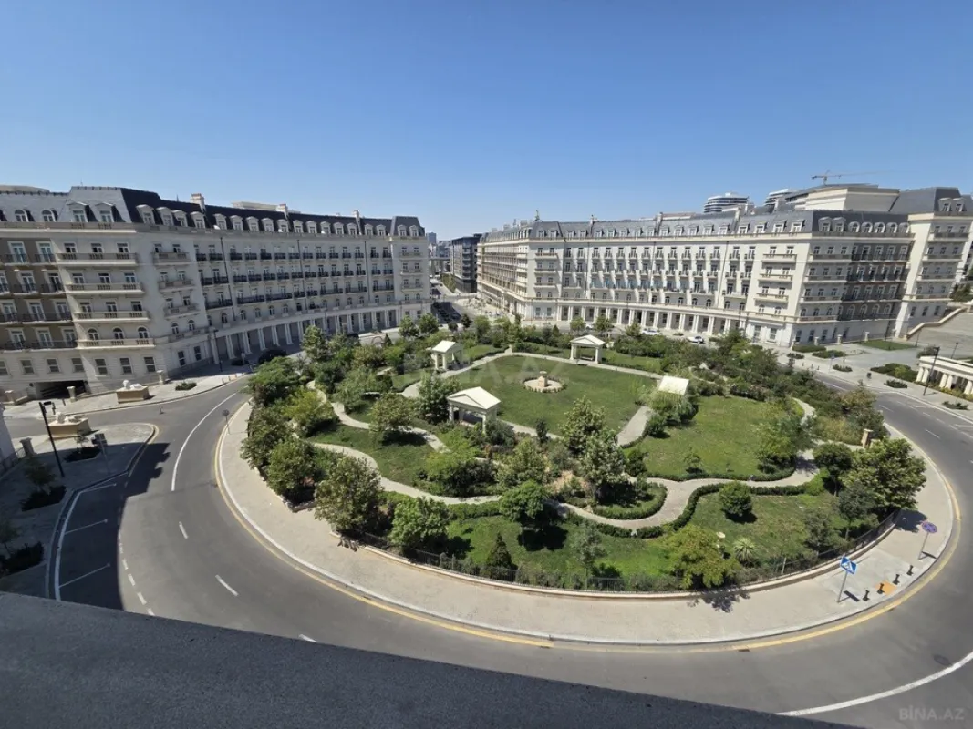 Satılır 7 otaqlı mənzil 231 m²