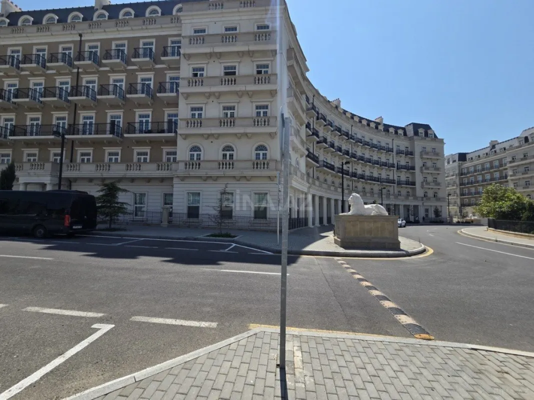 Satılır 7 otaqlı mənzil 231 m²