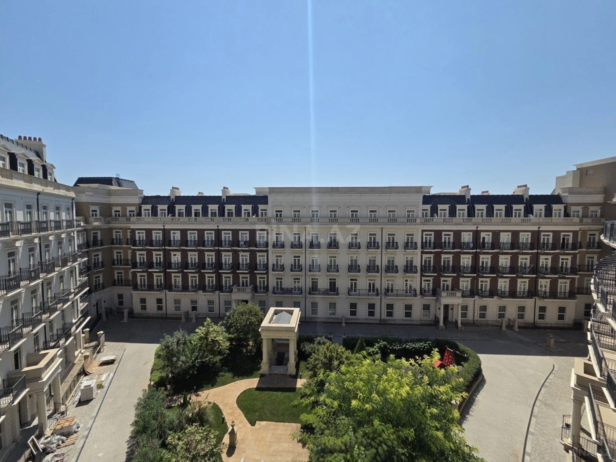 Satılır 7 otaqlı mənzil 231 m²