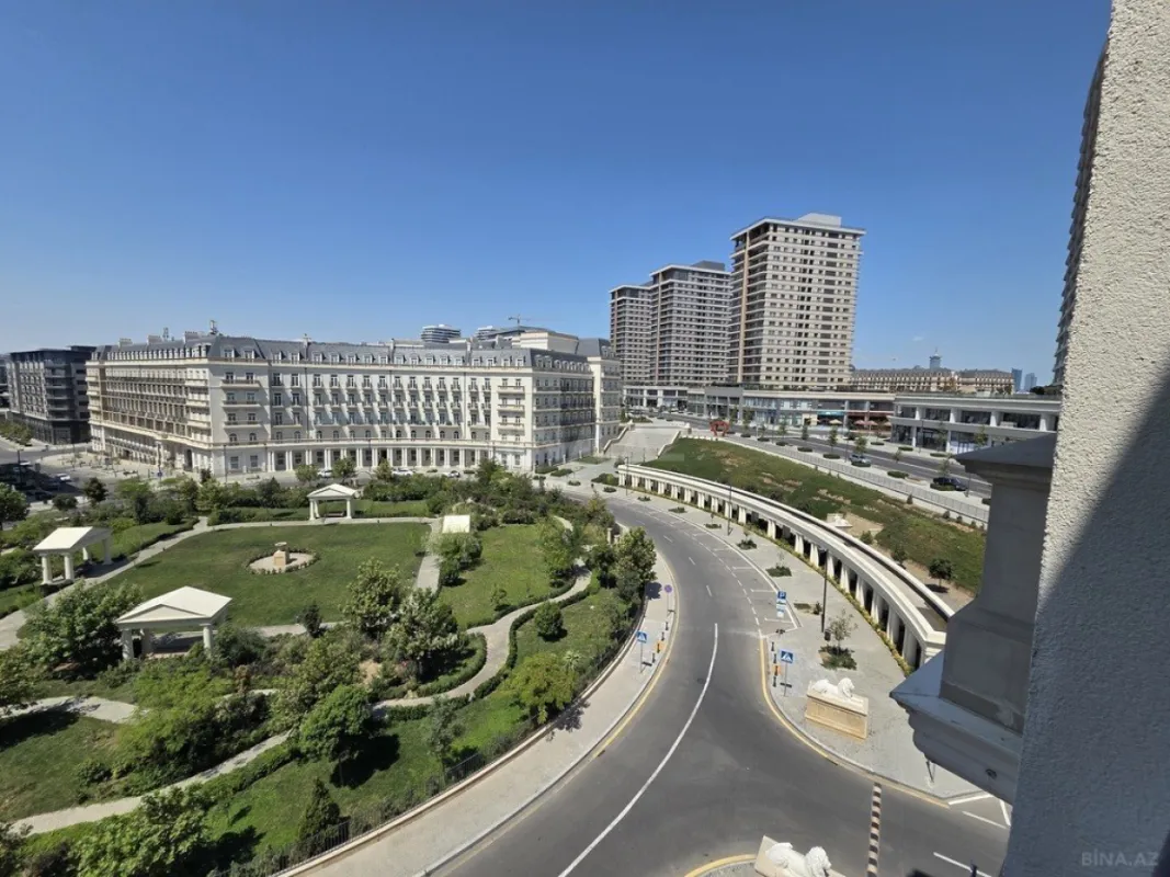 Satılır 7 otaqlı mənzil 231 m²