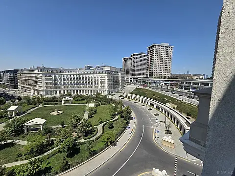 Satılır 7 otaqlı mənzil 231 m²