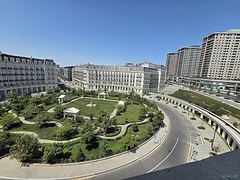 Satılır 7 otaqlı mənzil 231 m²