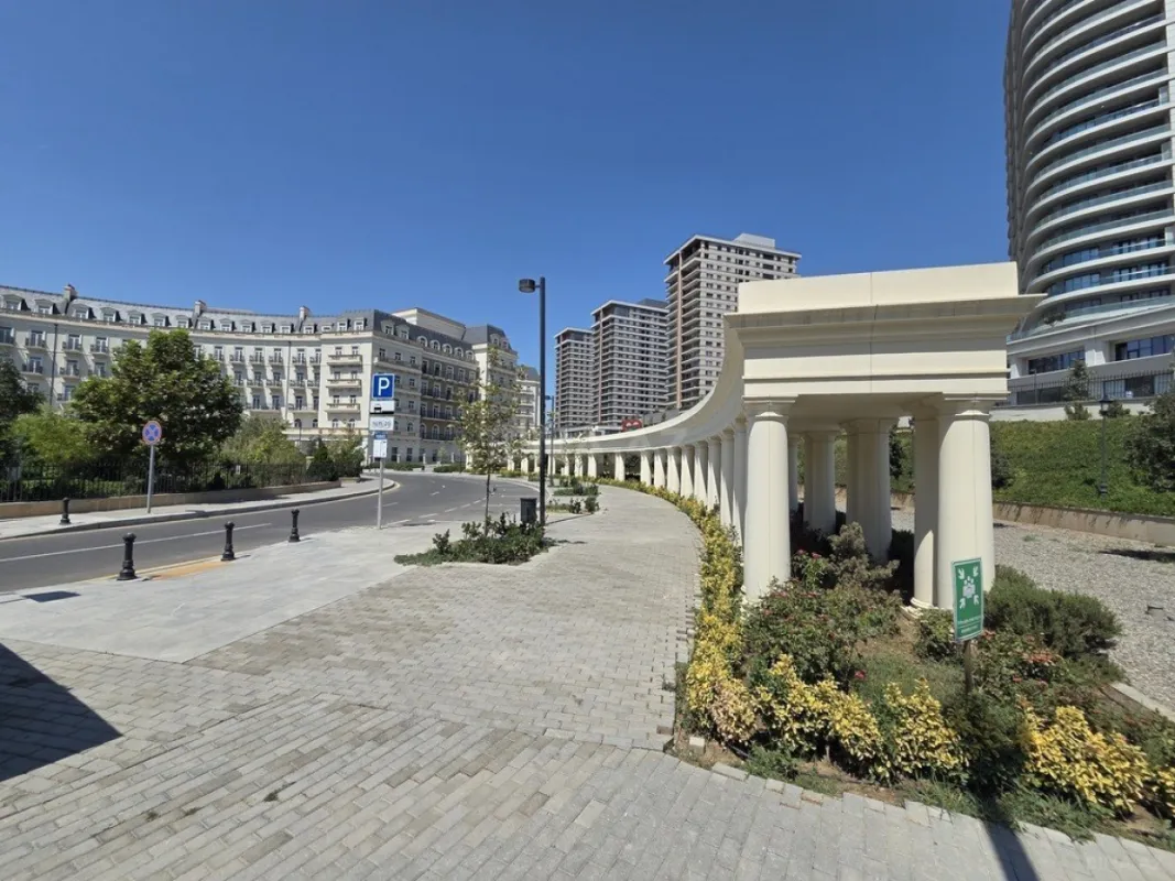 Satılır 7 otaqlı mənzil 231 m²