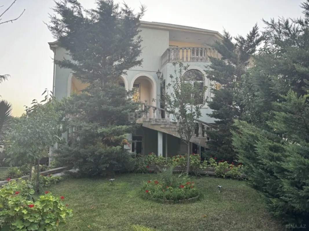 Satılır 7 otaqlı həyət evi 600 m²
