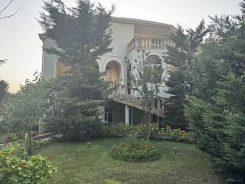 Satılır 7 otaqlı həyət evi 600 m²