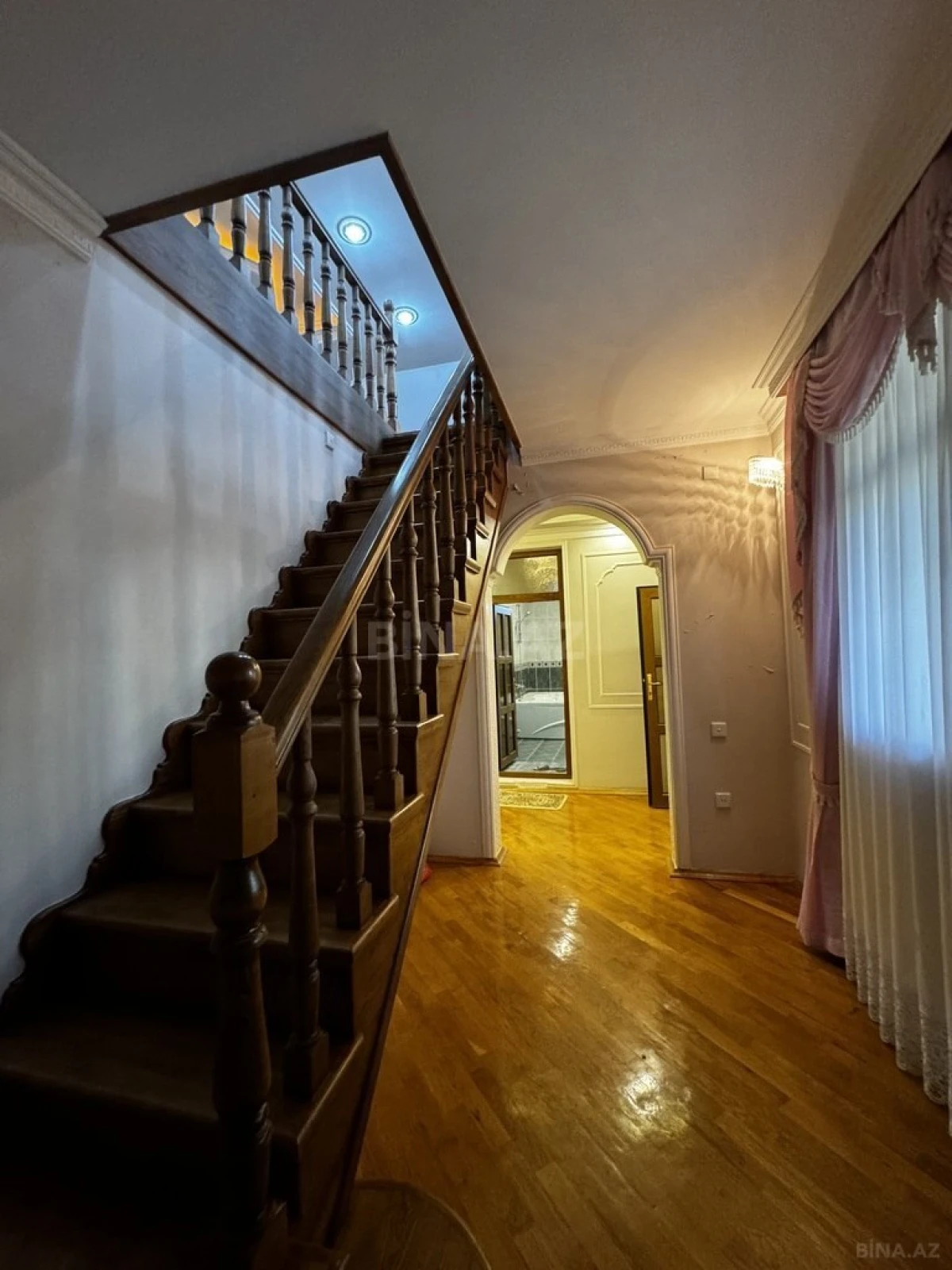 Satılır 7 otaqlı həyət evi 600 m²