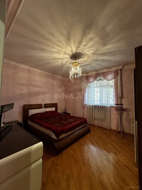 Satılır 7 otaqlı həyət evi 600 m²