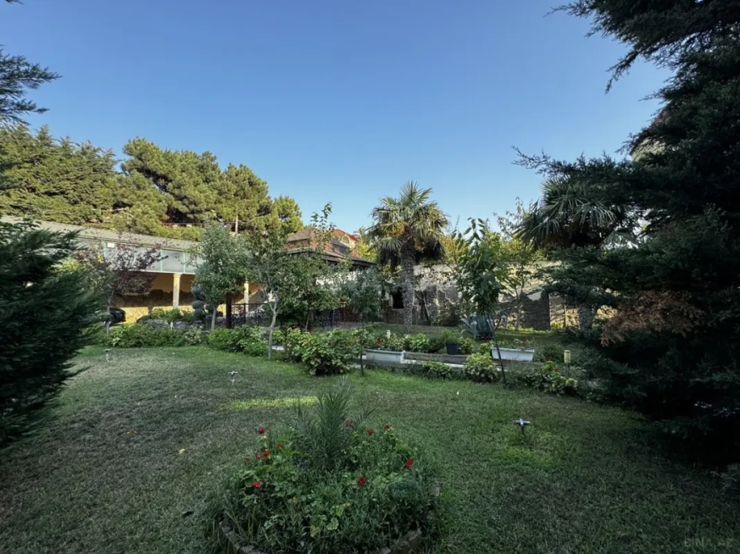 Satılır 7 otaqlı həyət evi 600 m²