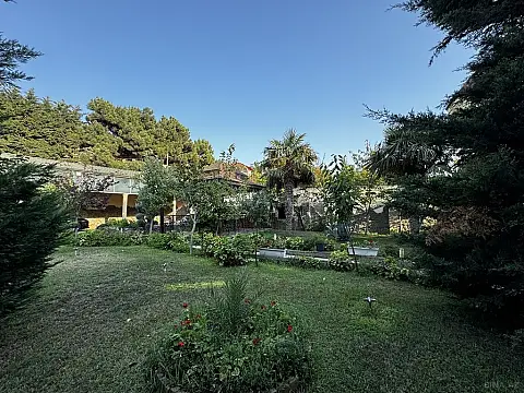 Satılır 7 otaqlı həyət evi 600 m²