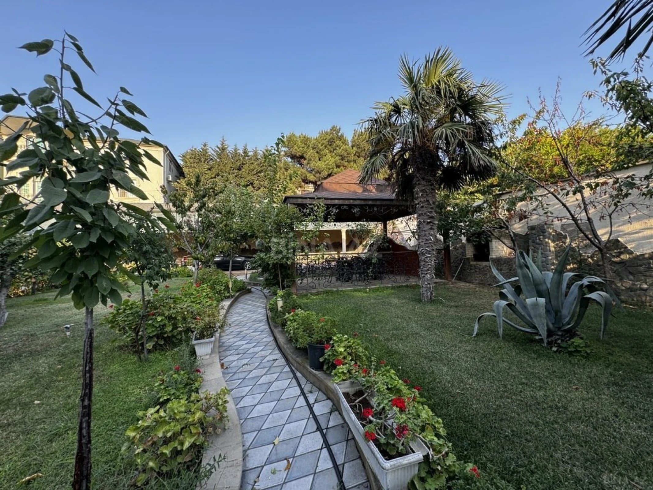 Satılır 7 otaqlı həyət evi 600 m²