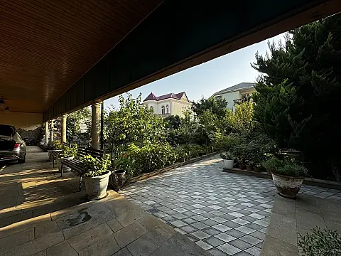 Satılır 7 otaqlı həyət evi 600 m²