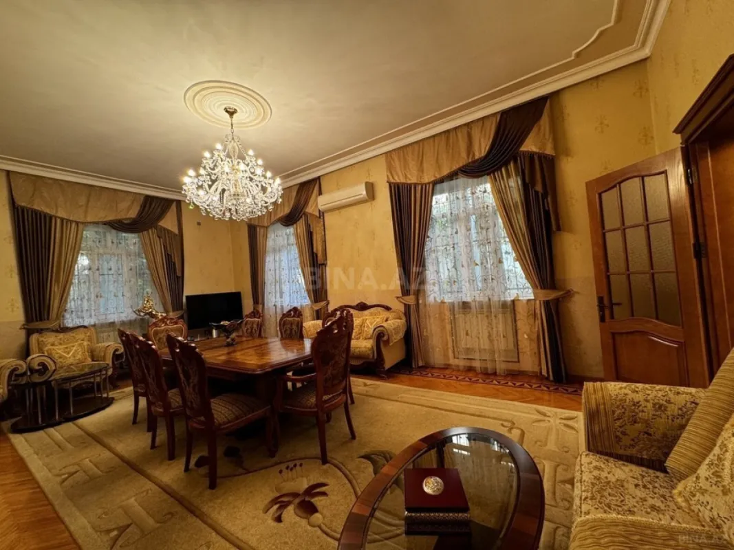 Satılır 7 otaqlı həyət evi 600 m²